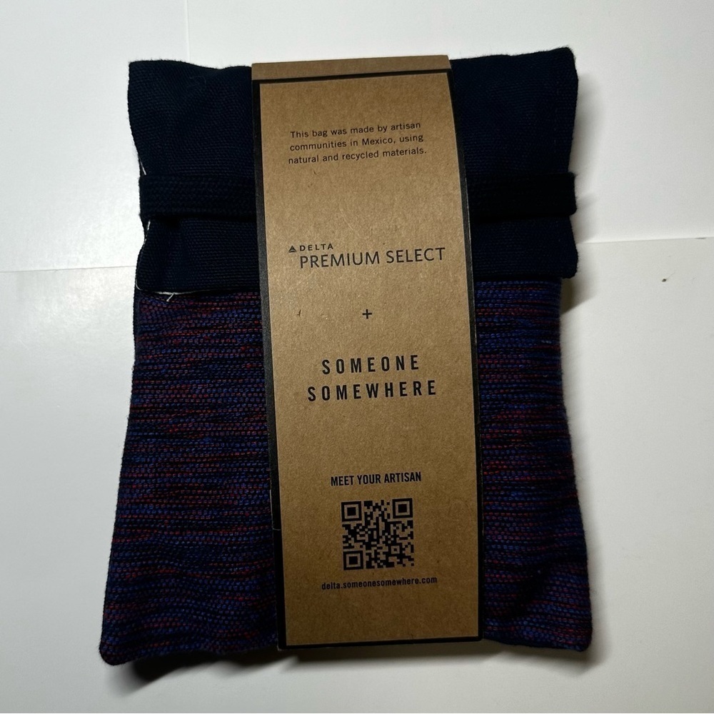NWT Delta Someone Somewhere Premium Select Amenity Kit Pouch Travel Bag